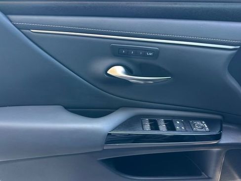 Used 2025 Lexus ES 350 w/ Premium Package FWD image 12