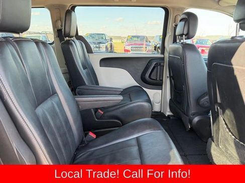 Used 2013 Chrysler Town & Country Touring image 19