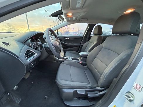Used 2018 Chevrolet Cruze LT image 12