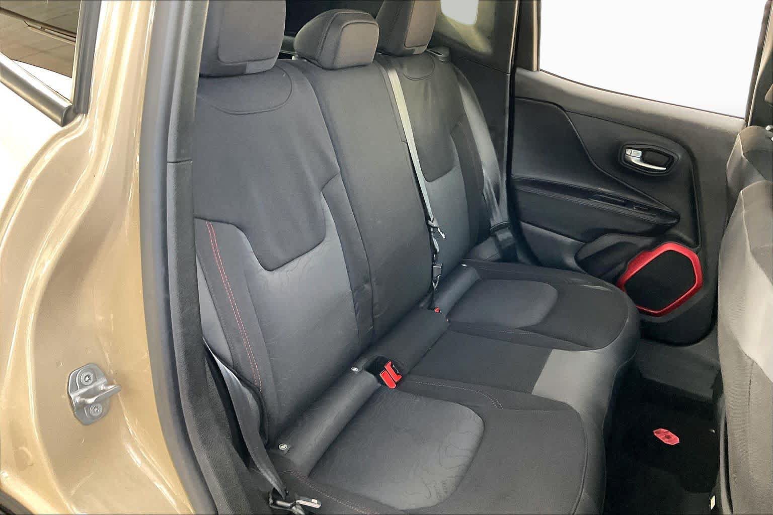 Used 2015 Jeep Renegade Trailhawk AWD/4WD image 20