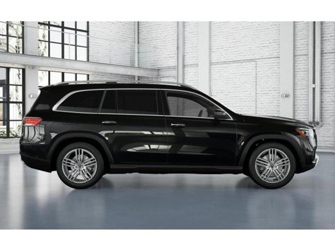 Used 2025 Mercedes-Benz GLS 450 4MATIC image 2