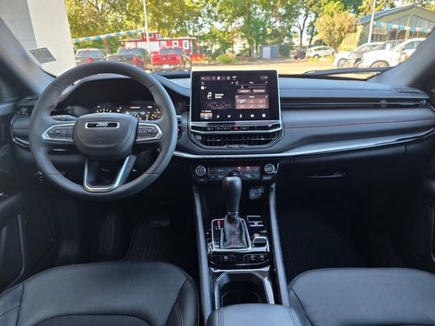 Used 2023 Jeep Compass Trailhawk image 8