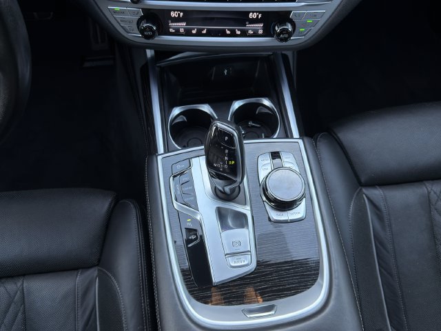 Used 2018 BMW 750i xDrive AWD/4WD image 26