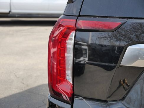 Used 2024 GMC Yukon Denali w/ Denali Reserve Package AWD/4WD image 9