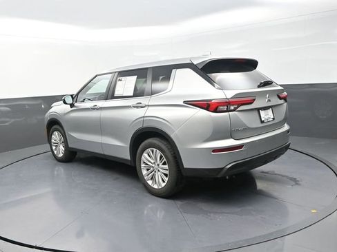 Used 2022 Mitsubishi Outlander ES AWD/4WD image 7