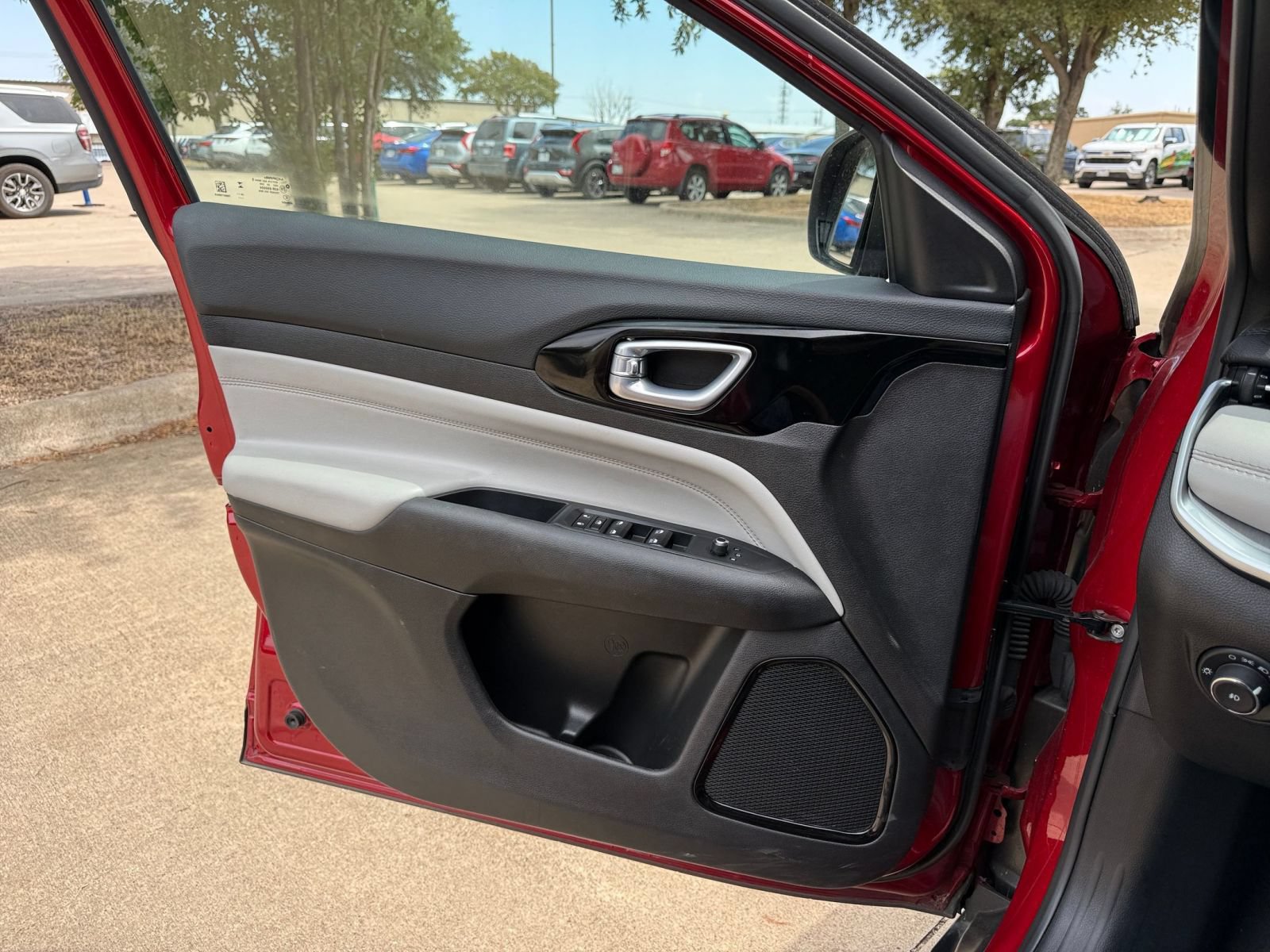 Used 2025 Jeep Compass Limited AWD/4WD image 18