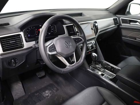Used 2023 Volkswagen Atlas Cross Sport SE image 4