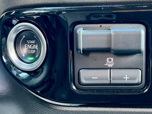 Used 2025 GMC Sierra 1500 SLT image 20