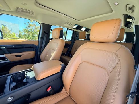 Used 2024 Land Rover Defender 110 SE image 22