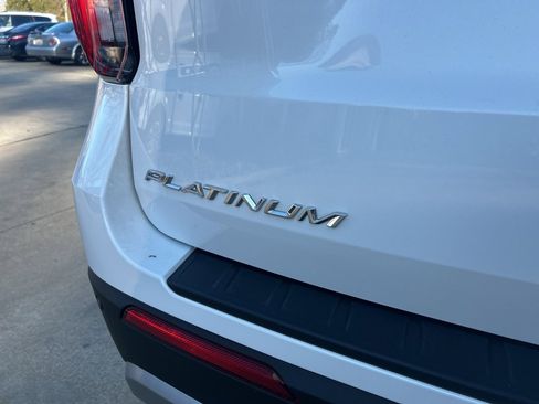 Used 2025 Ford Explorer Platinum image 9