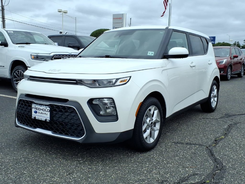 Used 2022 Kia Soul LX w/ Technology Package FWD image 3