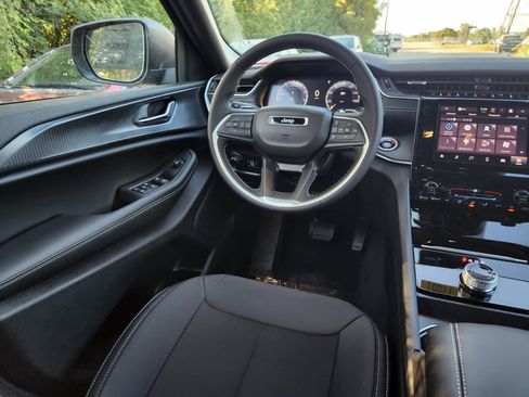 New 2025 Jeep Grand Cherokee Laredo AWD/4WD image 20