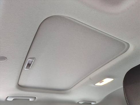 Used 2022 Hyundai Venue SEL FWD image 15