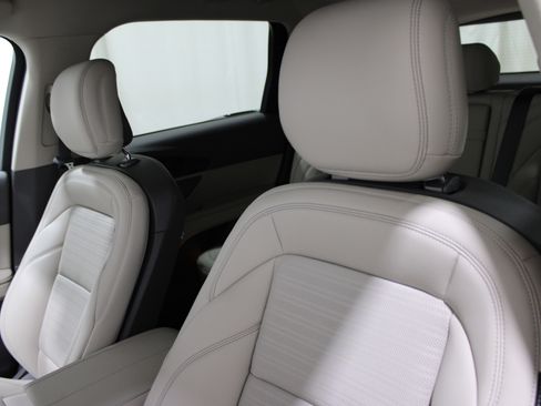 Used 2025 Lincoln Nautilus Reserve AWD/4WD image 5