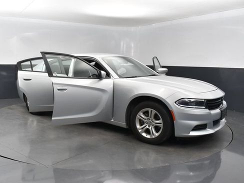 Used 2022 Dodge Charger SXT RWD image 11