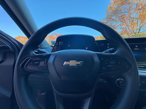 Used 2025 Chevrolet Trax LT image 23