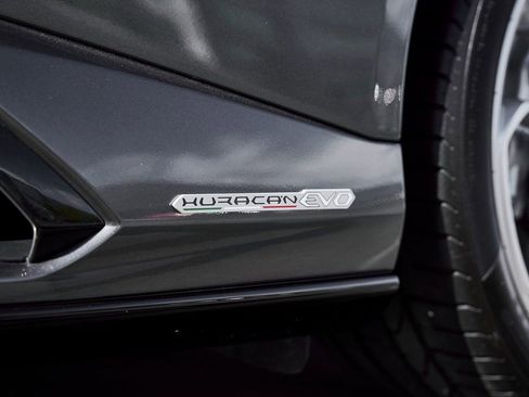 Used 2024 Lamborghini Huracan EVO AWD/4WD image 9