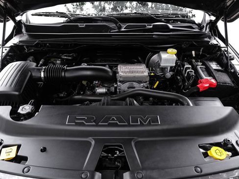 Used 2023 RAM 1500 Laramie AWD/4WD image 7