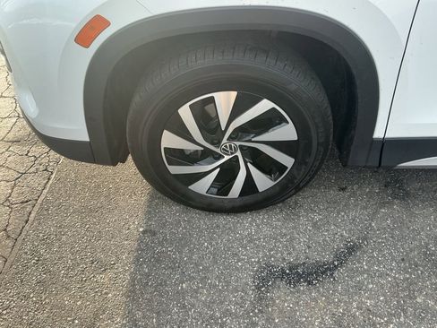 Certified 2025 Volkswagen Tiguan S image 31