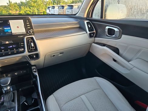 Used 2023 Kia Sorento SX AWD/4WD image 11