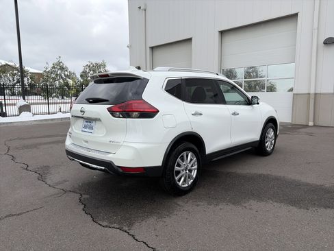 Used 2017 Nissan Rogue SV w/ SV Premium Package AWD/4WD image 5