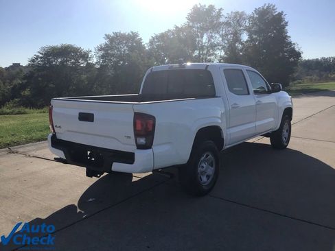 Used 2022 Toyota Tacoma SR image 3