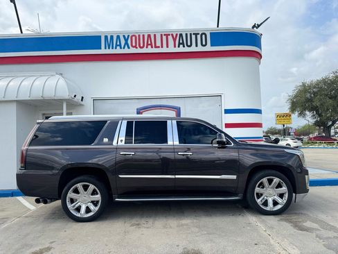 Used 2016 Cadillac Escalade ESV Luxury image 17
