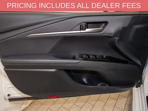 Used 2025 Toyota Camry SE FWD image 11