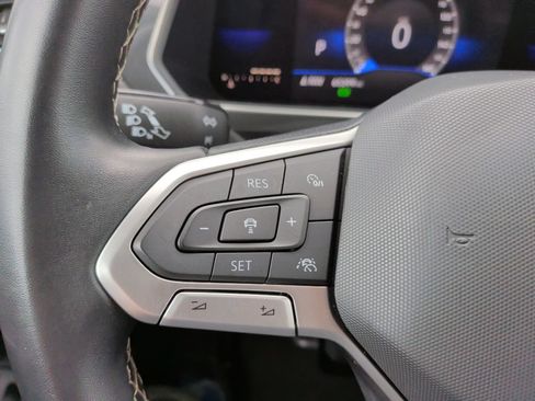 Used 2022 Volkswagen Tiguan SE AWD/4WD image 25