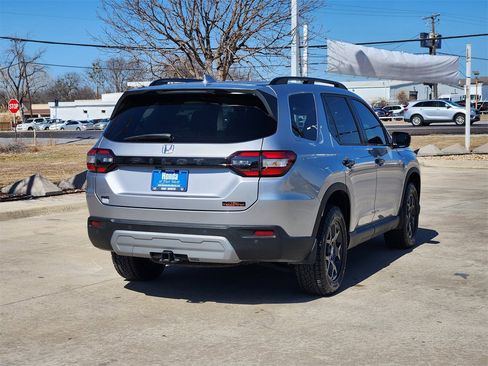 Used 2025 Honda Pilot TrailSport image 5