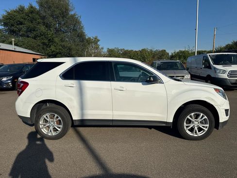 Used 2017 Chevrolet Equinox LS AWD/4WD image 4