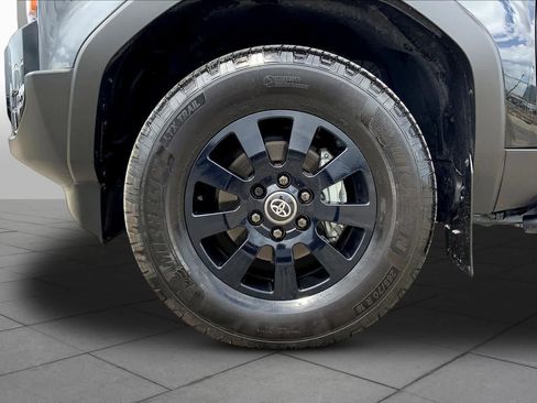 Used 2024 Toyota Land Cruiser image 11