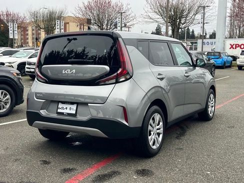 Used 2023 Kia Soul LX image 9