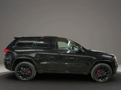 Used 2017 Jeep Grand Cherokee Altitude image 6