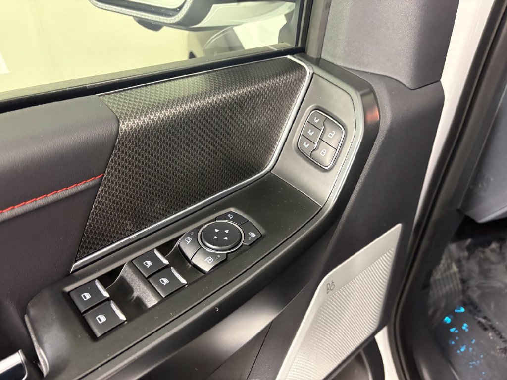 Used 2025 Ford F150 Raptor AWD/4WD image 13