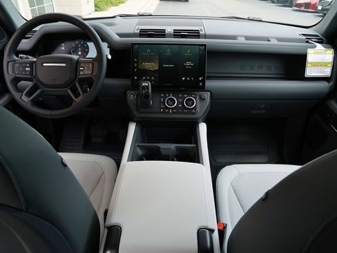 Used 2026 Land Rover Defender 110 X-Dynamic SE AWD/4WD image 9