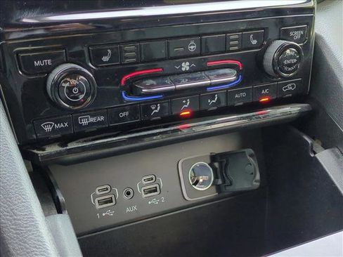 Used 2024 Jeep Grand Cherokee Limited w/ Black Appearance Package image 14