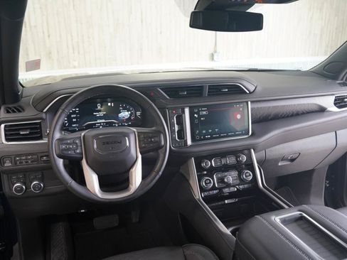 Used 2023 GMC Yukon Denali AWD/4WD image 11
