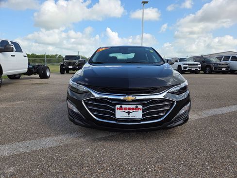 Used 2024 Chevrolet Malibu LT FWD image 2