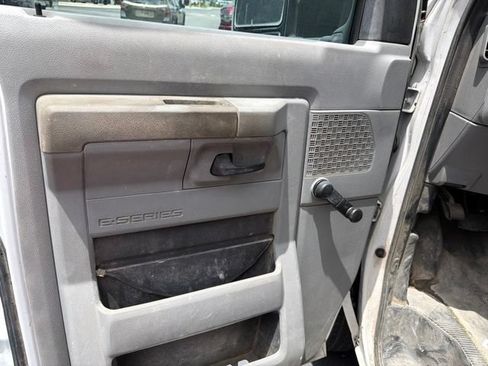 Used 2016 Ford E-350 and Econoline 350 Super Duty RWD image 12