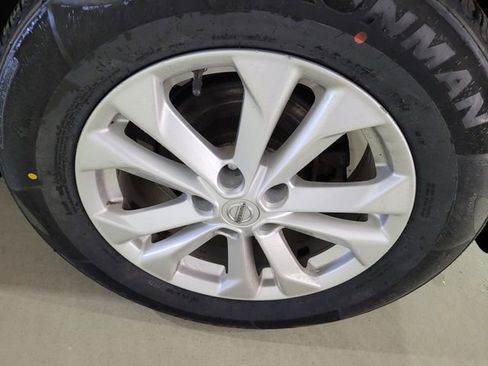 Used 2016 Nissan Rogue SV image 21