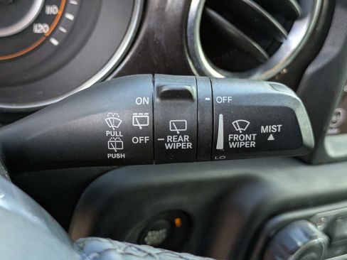 Used 2019 Jeep Wrangler Unlimited Sahara AWD/4WD image 16