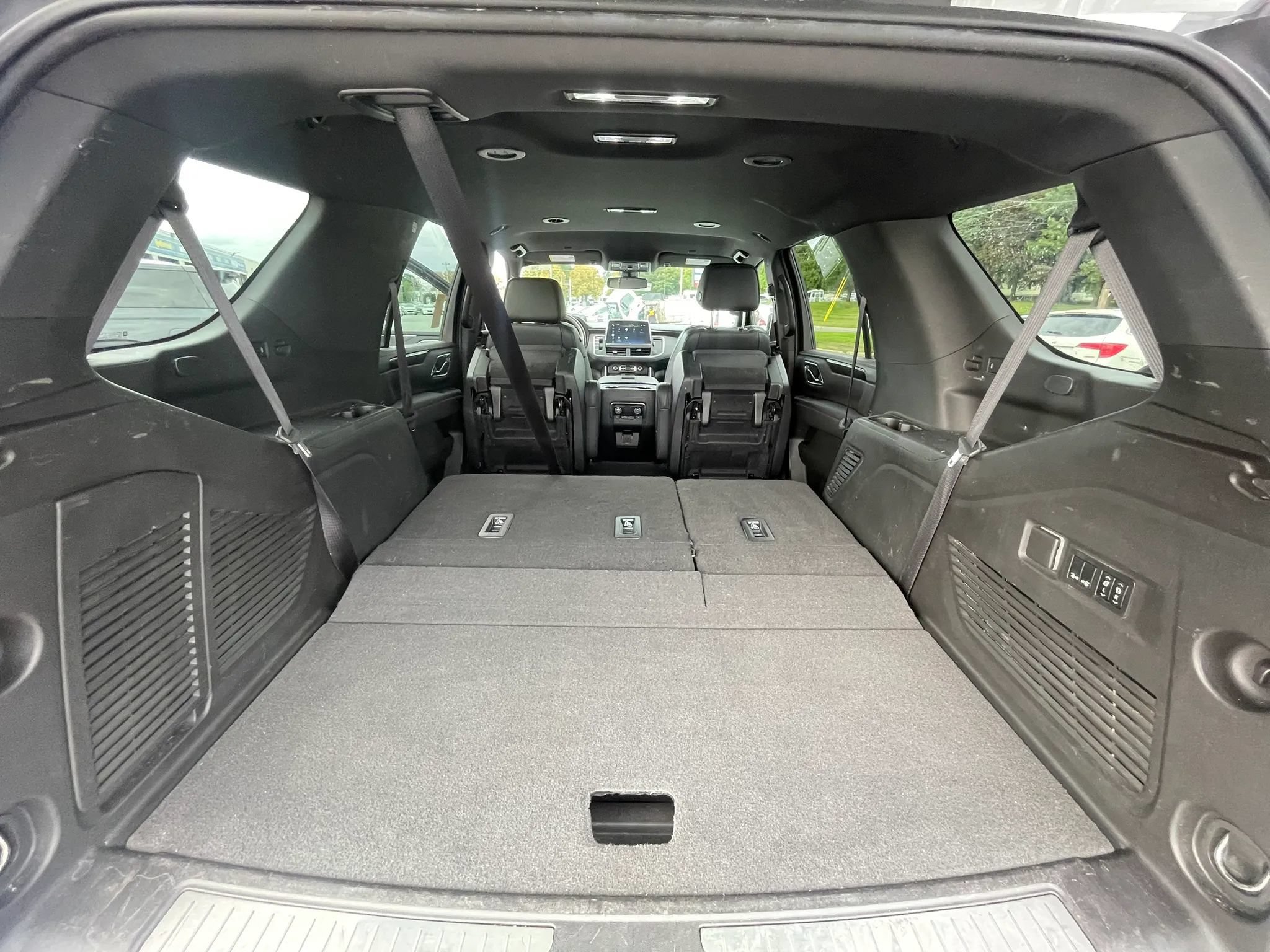 Used 2022 Chevrolet Tahoe RST w/ Luxury Package AWD/4WD image 27