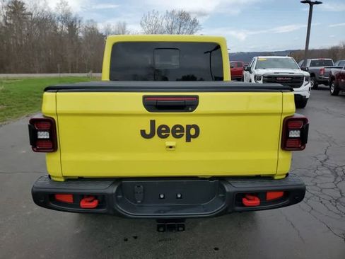 Used 2024 Jeep Gladiator Rubicon AWD/4WD image 3