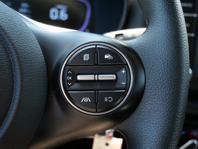 Used 2025 Kia Soul LX FWD image 18