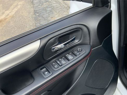 Used 2019 Dodge Grand Caravan GT FWD image 21