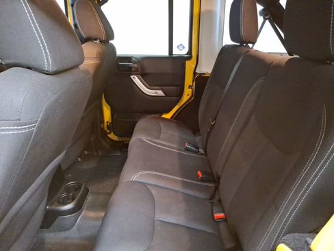 Used 2015 Jeep Wrangler Unlimited Rubicon image 14