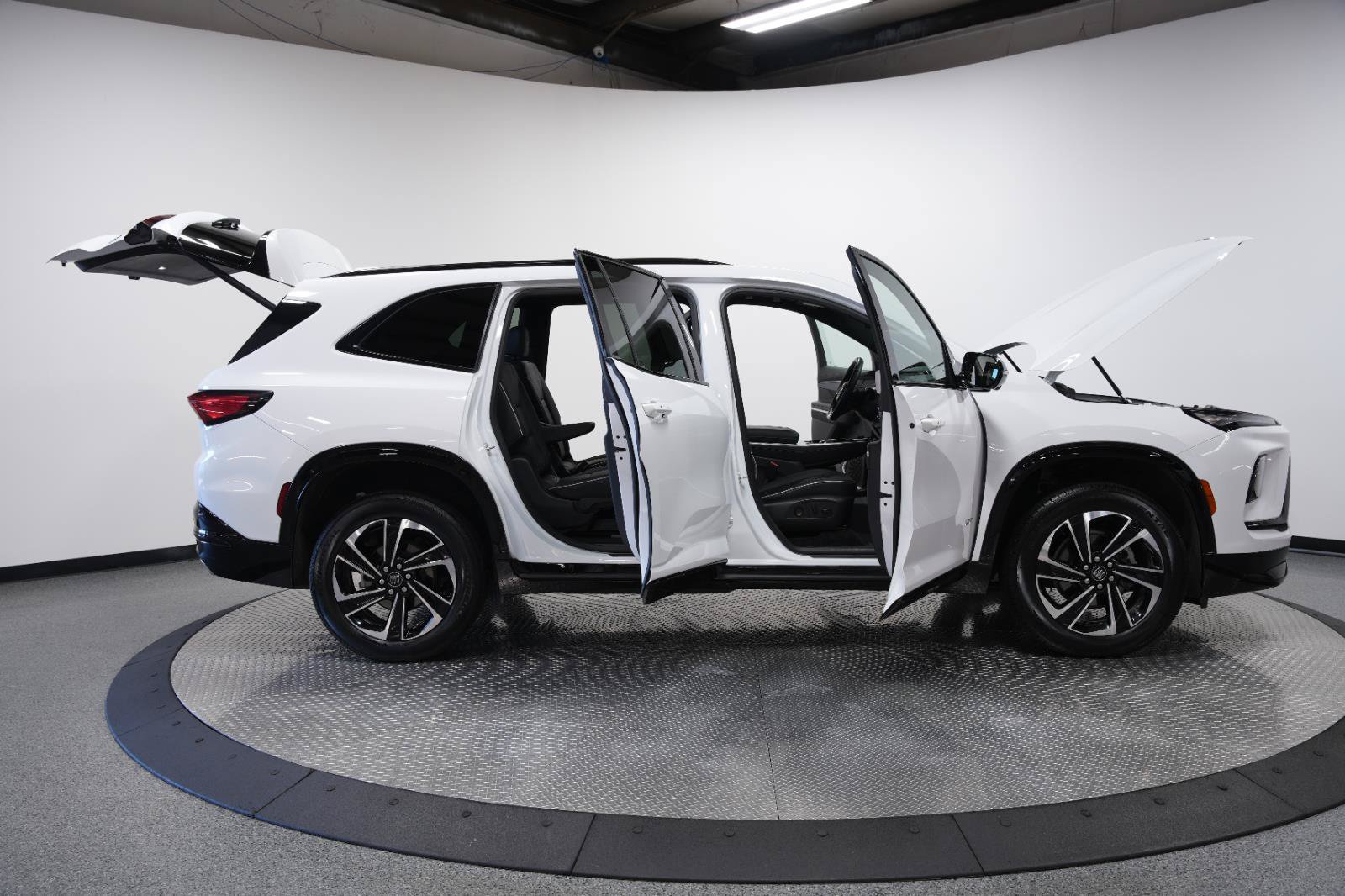Used 2025 Buick Enclave Sport Touring AWD/4WD image 10