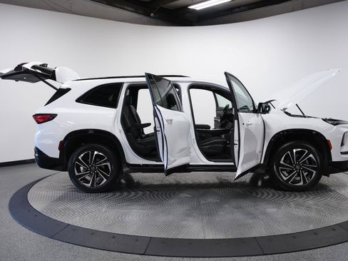 Used 2025 Buick Enclave Sport Touring AWD/4WD image 10