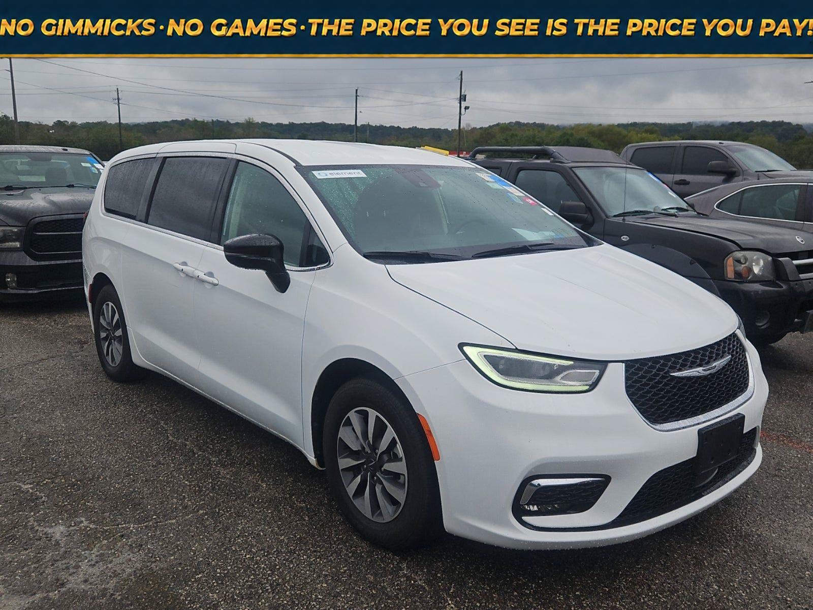 Used 2024 Chrysler Pacifica Limited FWD image 1